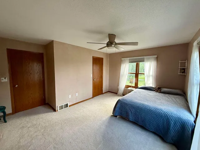 $475,000 | 38630 Golf View Drive, Prairie du Chien, WI 53821