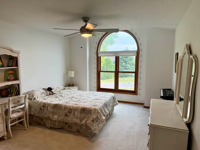 $475,000 | 38630 Golf View Drive, Prairie du Chien, WI 53821