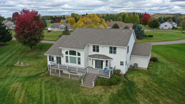 $475,000 | 38630 Golf View Drive, Prairie du Chien, WI 53821