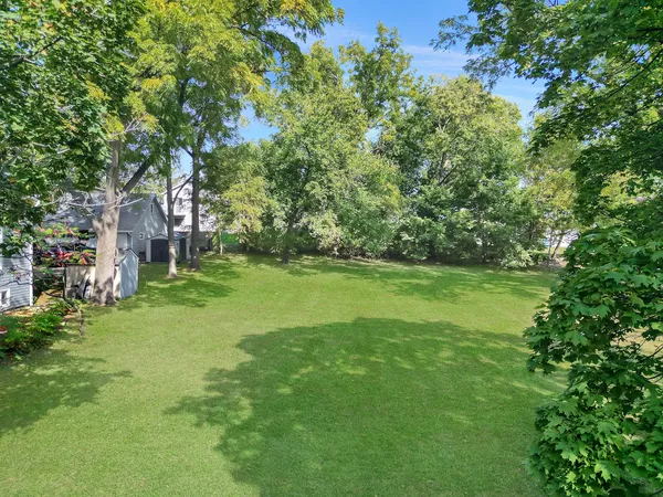 $225,000 | 212 West Ellis Avenue, Libertyville, IL 60048