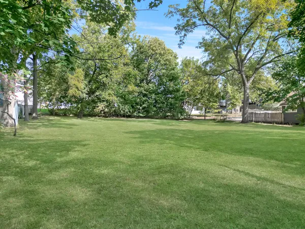 $225,000 | 212 West Ellis Avenue, Libertyville, IL 60048
