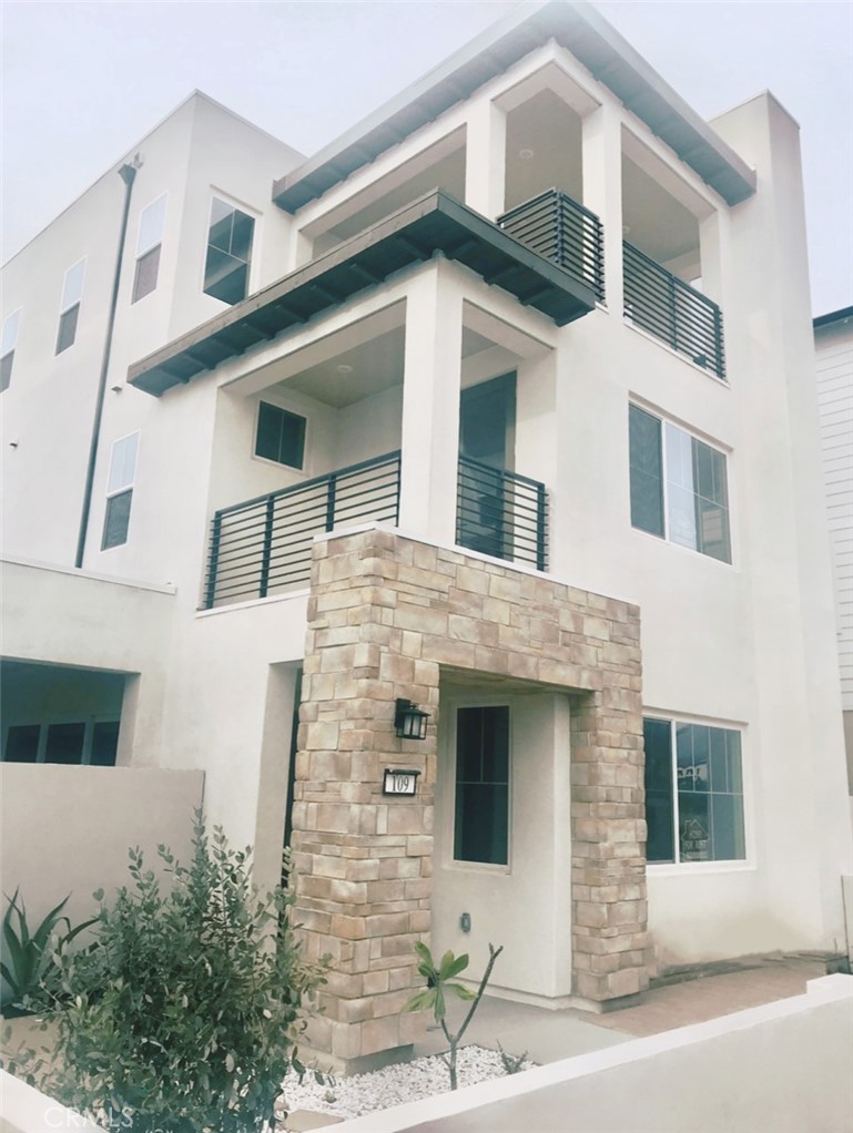 109 Pitch Irvine, CA 92618 - Photo 14 of 14 a front view of a house with garage