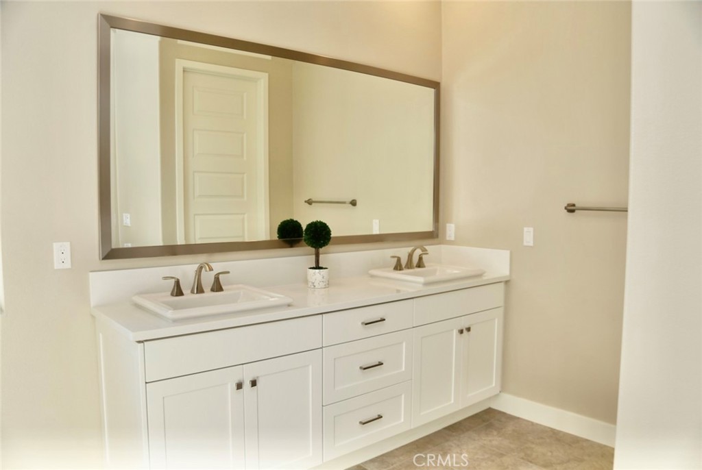 109 Pitch Irvine, CA 92618 - Photo 5 of 14 a bathroom with a double vanity sink and a mirror