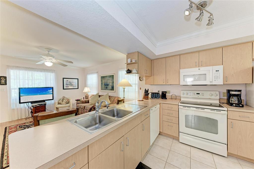 516 Howard Court Sarasota, FL 34236 - Photo 14 of 98