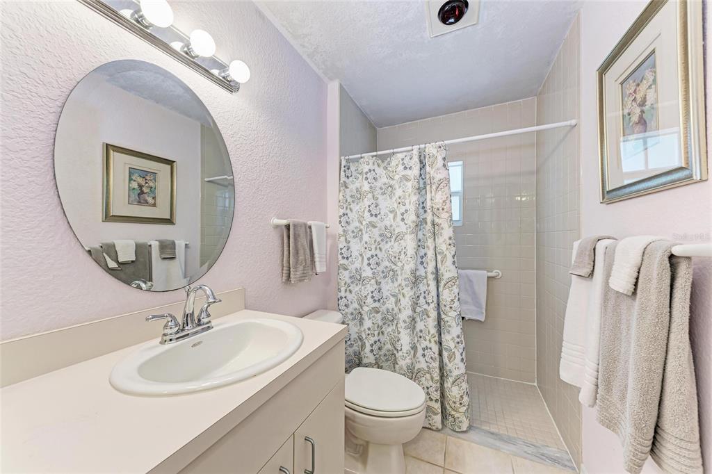 516 Howard Court Sarasota, FL 34236 - Photo 21 of 98