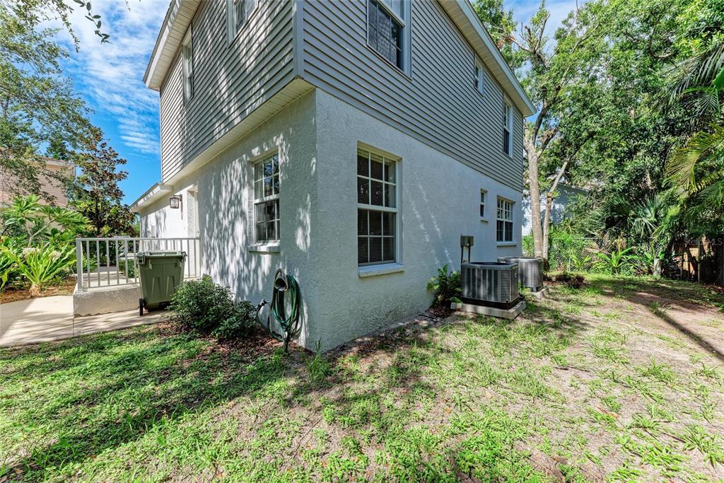 516 Howard Court Sarasota, FL 34236 - Photo 38 of 98