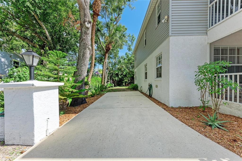 516 Howard Court Sarasota, FL 34236 - Photo 5 of 98