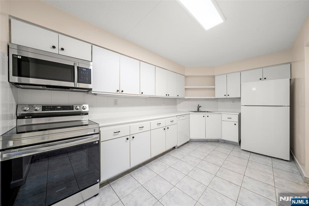 1077 River Road, Unit 606 Edgewater, NJ 07020 - Photo 10 of 23