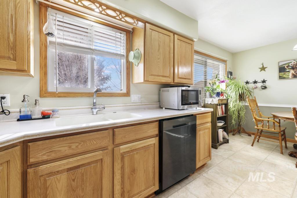 213 Sage Road West Jerome, ID 83338 - Photo 11 of 50 Kitchen with stainless steel appliances, light countertops, and light tile patterned floors