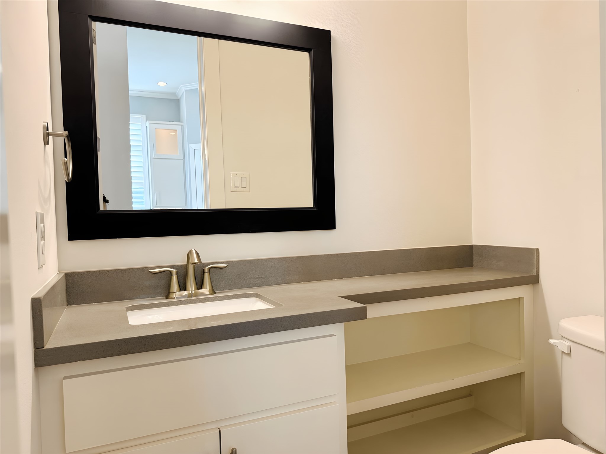 2115 Detering Street Houston, TX 77007 - Photo 11 of 30 a bathroom with a sink and a mirror