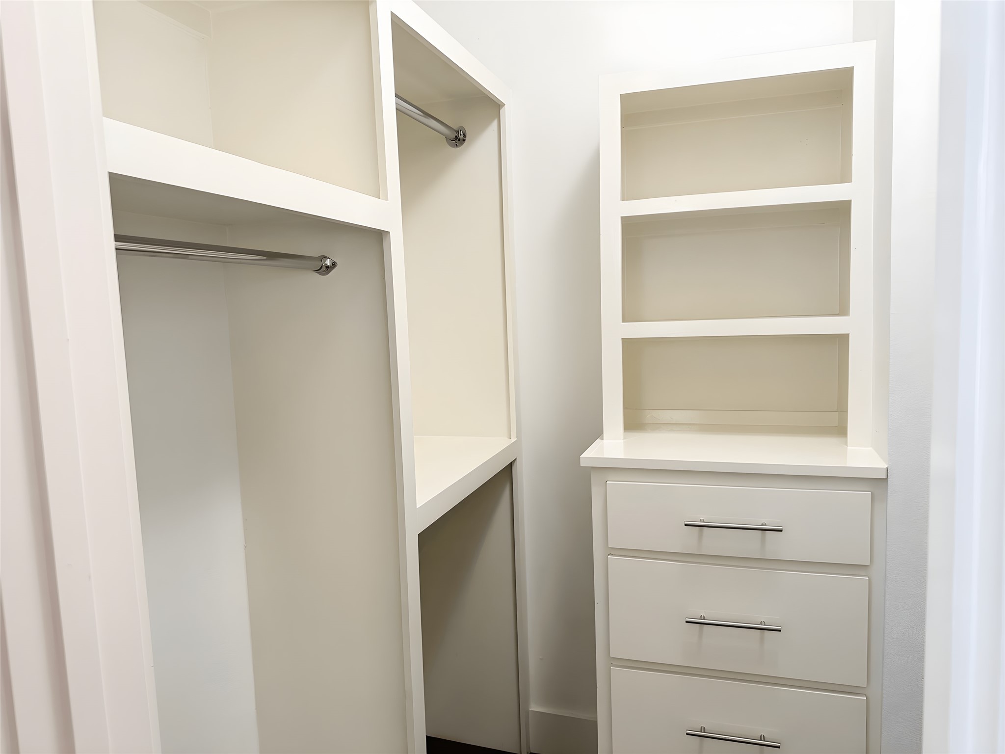 2115 Detering Street Houston, TX 77007 - Photo 18 of 30 a close view of closet