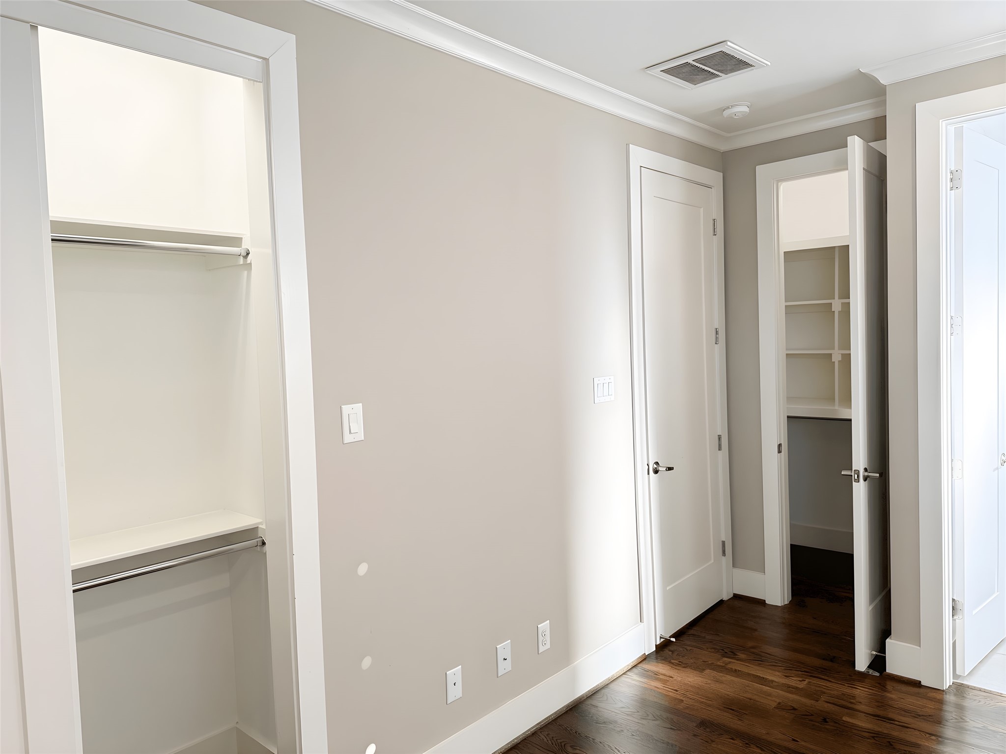 2115 Detering Street Houston, TX 77007 - Photo 25 of 30 a view of an empty room with wooden floor & closet