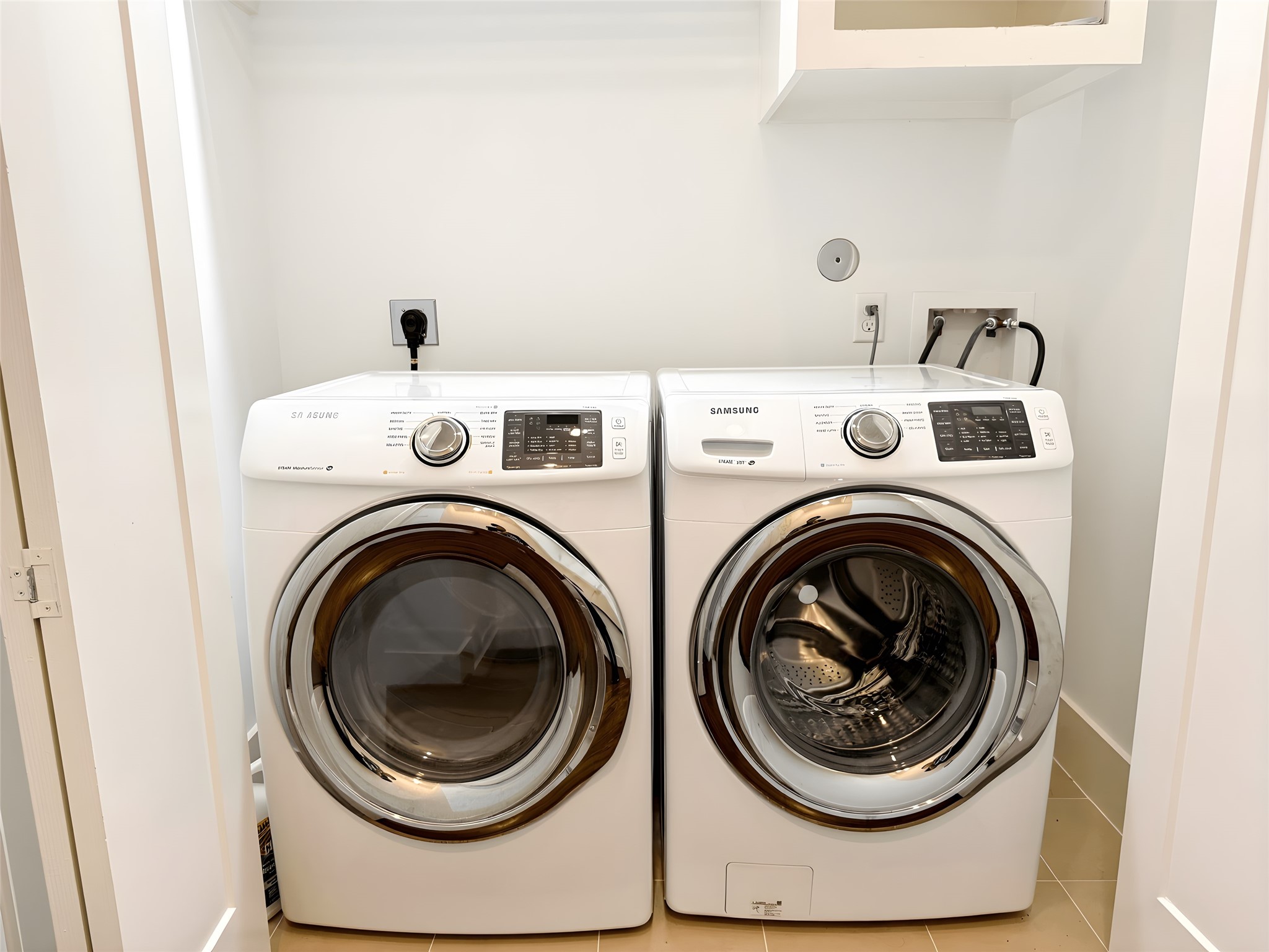 2115 Detering Street Houston, TX 77007 - Photo 29 of 30 a utility room with dryer and washer