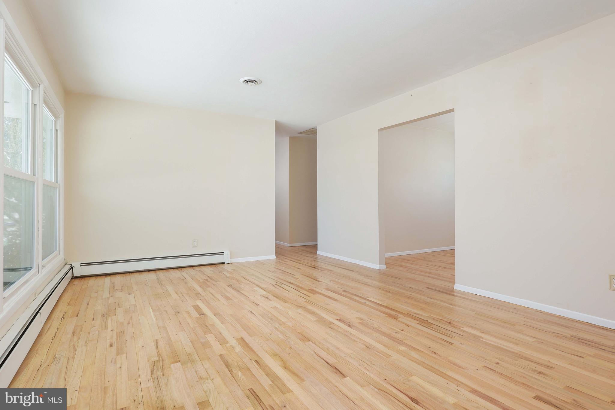 42 Running Brook Road Ewing, NJ 08638 - Photo 3 of 25 Living room