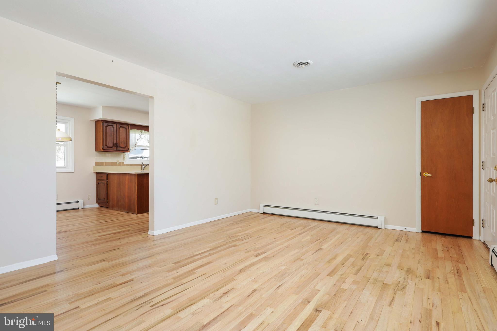 42 Running Brook Road Ewing, NJ 08638 - Photo 6 of 25 Living room