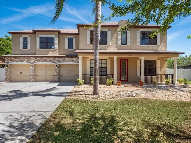 a view of a house with a yard