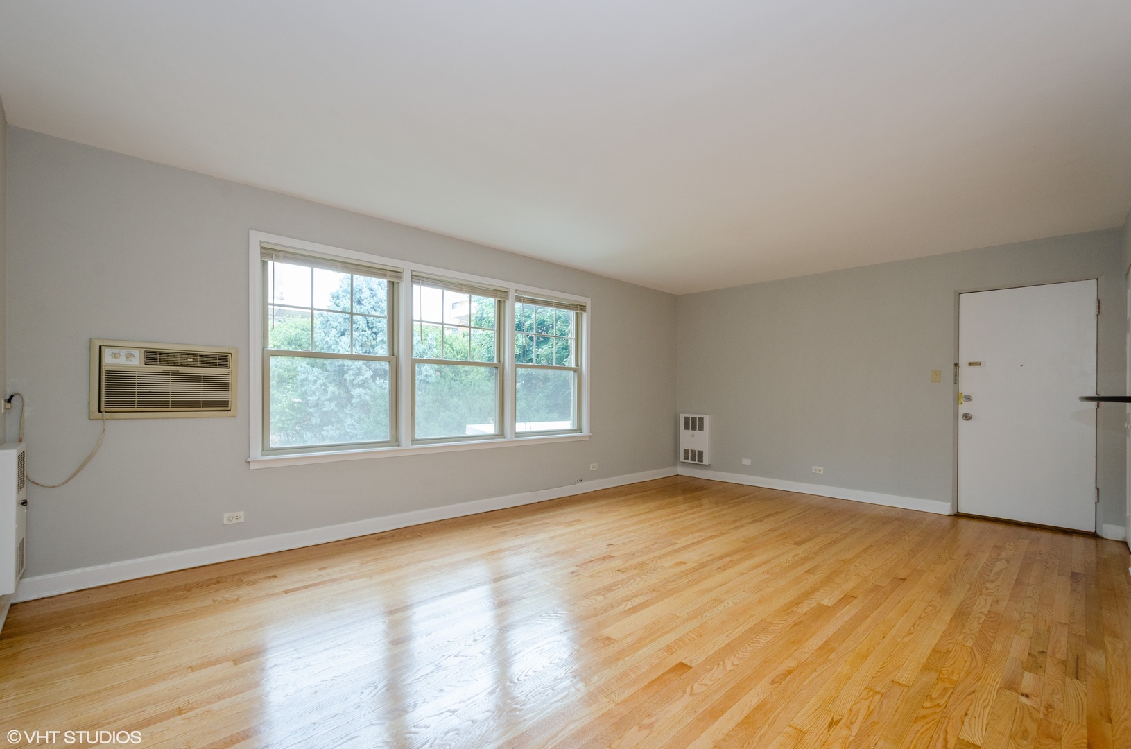 7530 North Ridge Boulevard, Unit 2W Chicago, IL 60645 - Photo 2 of 10