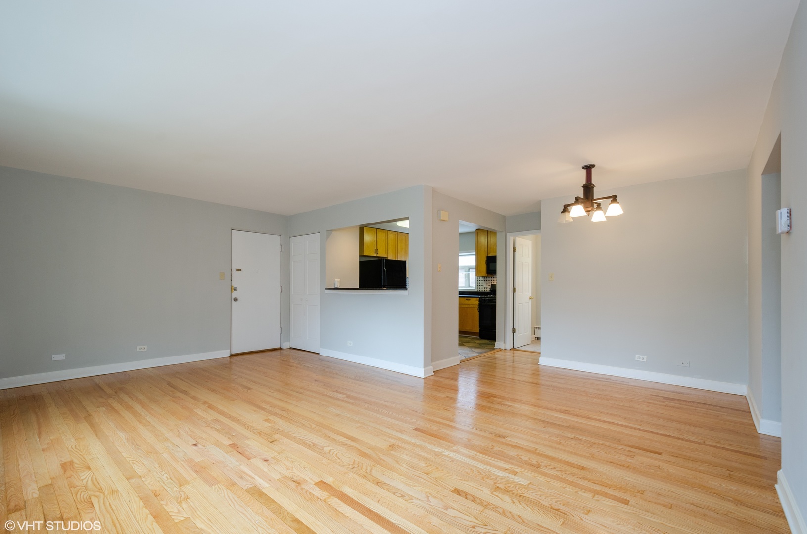 7530 North Ridge Boulevard, Unit 2W Chicago, IL 60645 - Photo 3 of 10