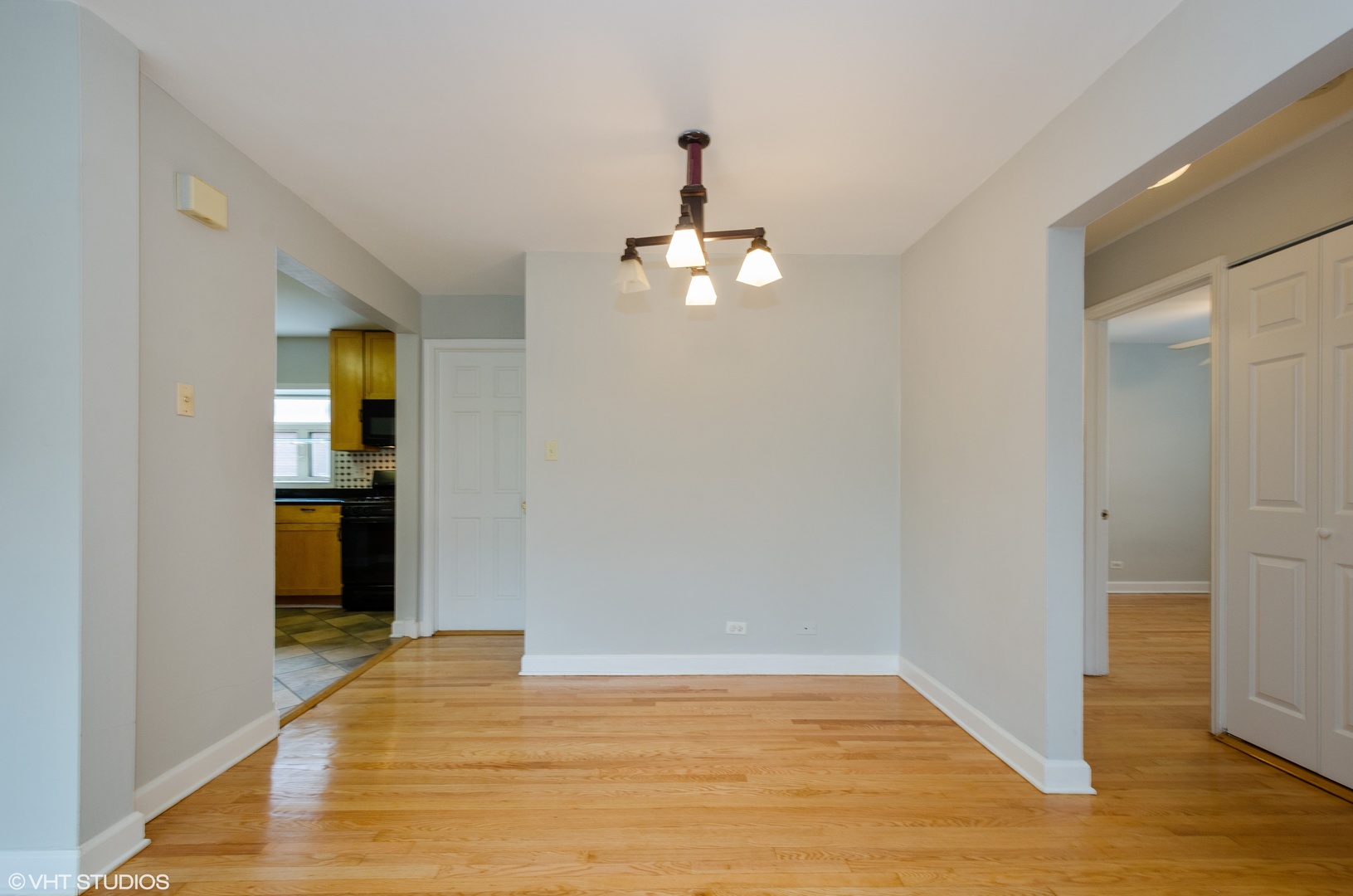 7530 North Ridge Boulevard, Unit 2W Chicago, IL 60645 - Photo 4 of 10