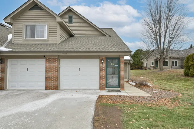 $324,900 | 18500 Brookfield Lake Drive, Unit 74, Brookfield, WI 53045