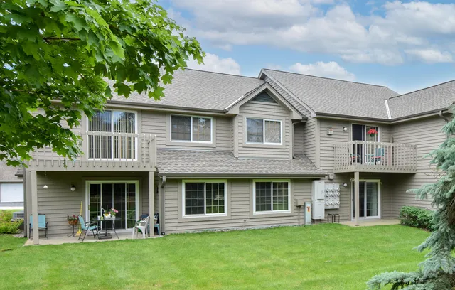 $324,900 | 18500 Brookfield Lake Drive, Unit 74, Brookfield, WI 53045