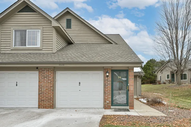 $324,900 | 18500 Brookfield Lake Drive, Unit 74, Brookfield, WI 53045
