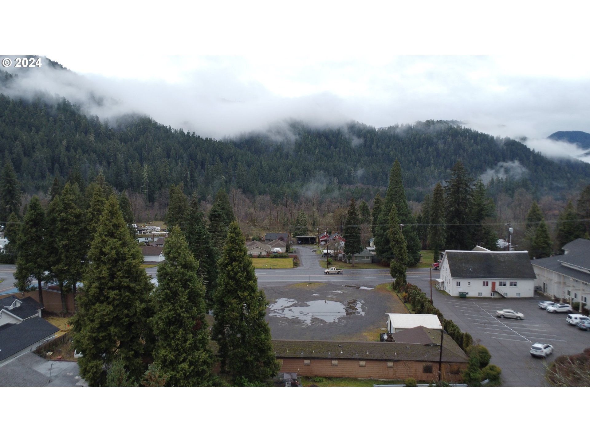 48197 Highway 58 Oakridge, OR 97463 - Photo 4 of 8 a view of city from terrace