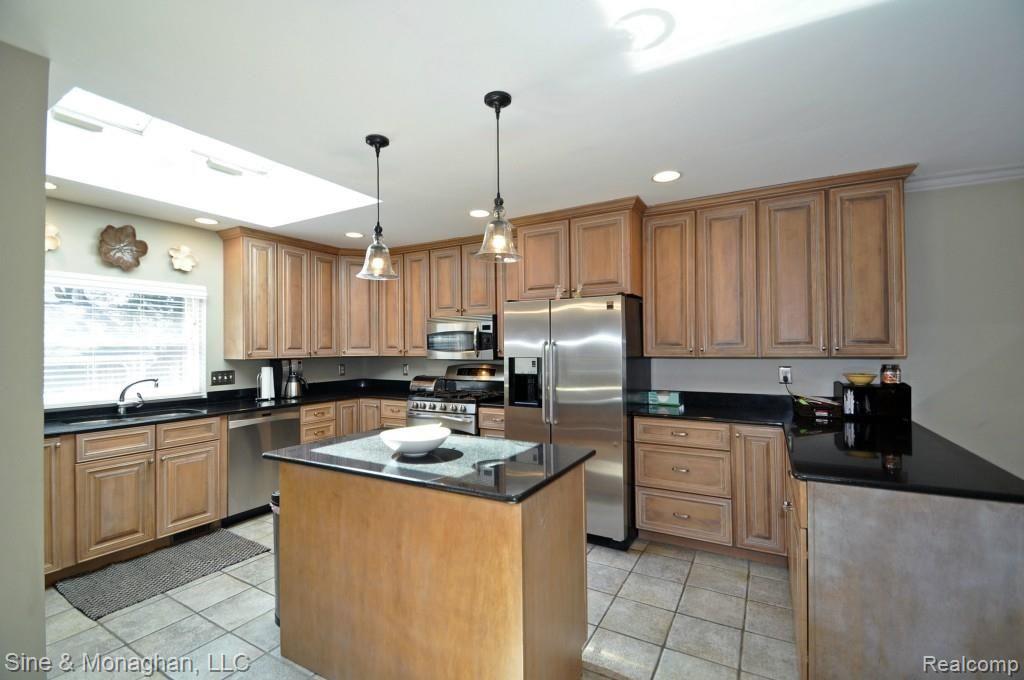341 Kerby Road Grosse Pointe, MI 48236 - Photo 4 of 31 4.jpg
