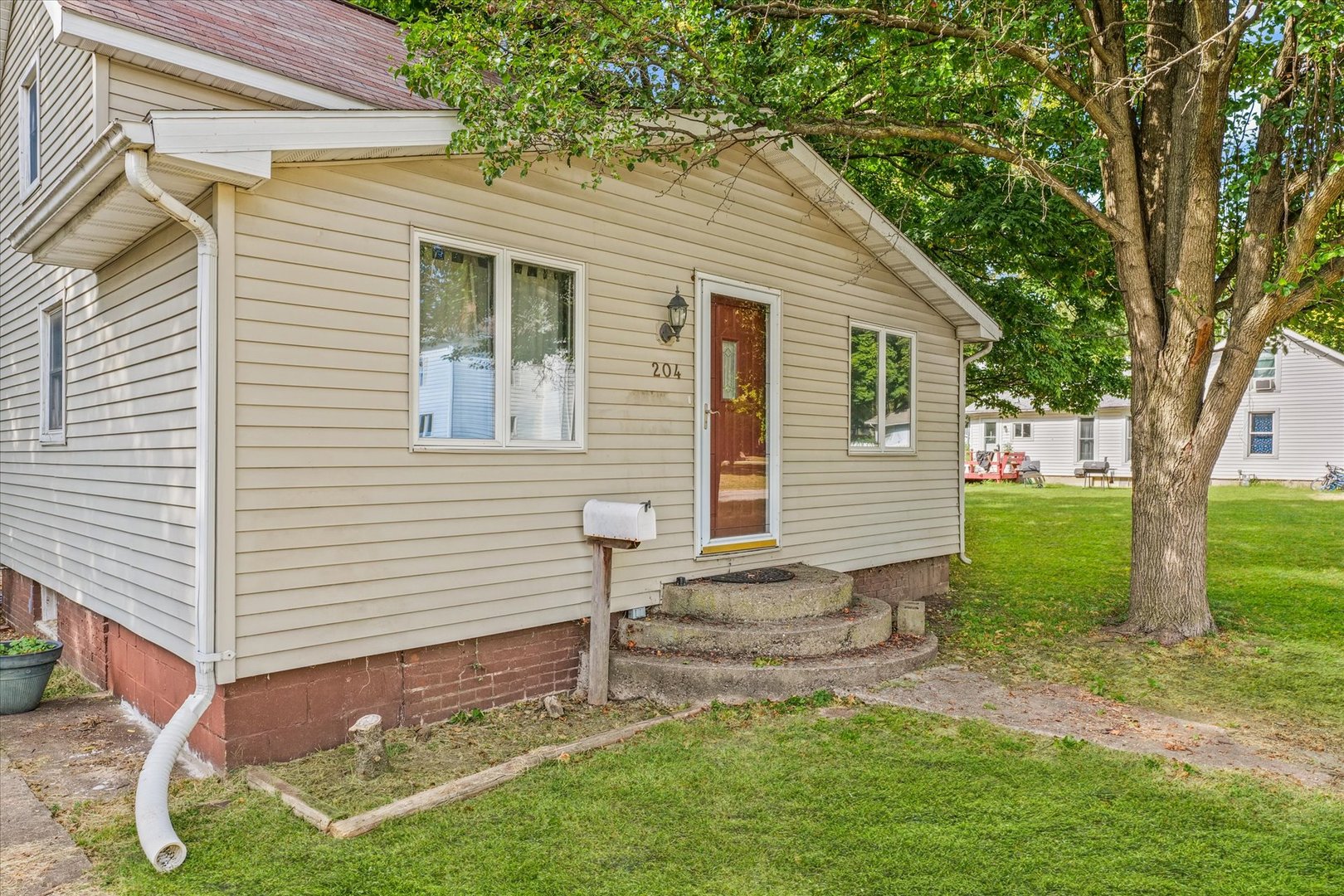 204 Waverly Street Homer, IL 61849 - Photo 4 of 30 a view of a backyard with a garden