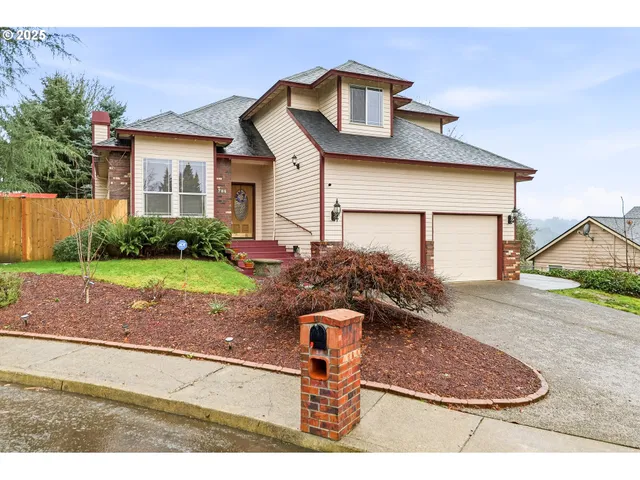 $475,000 | 786 Northeast Edgehill Drive, Estacada, OR 97023