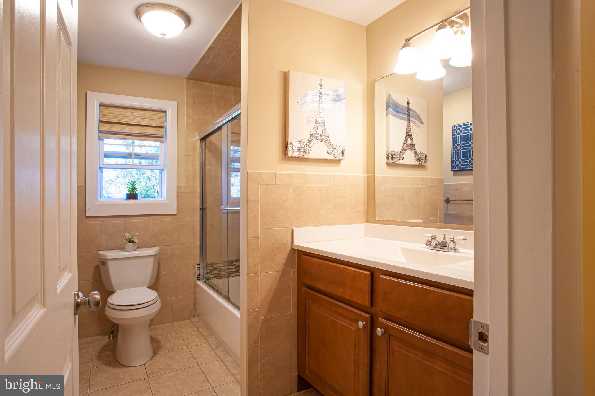 143 Appledale Road Audubon, PA 19403 - Photo 15 of 26 Hall Full Bathroom