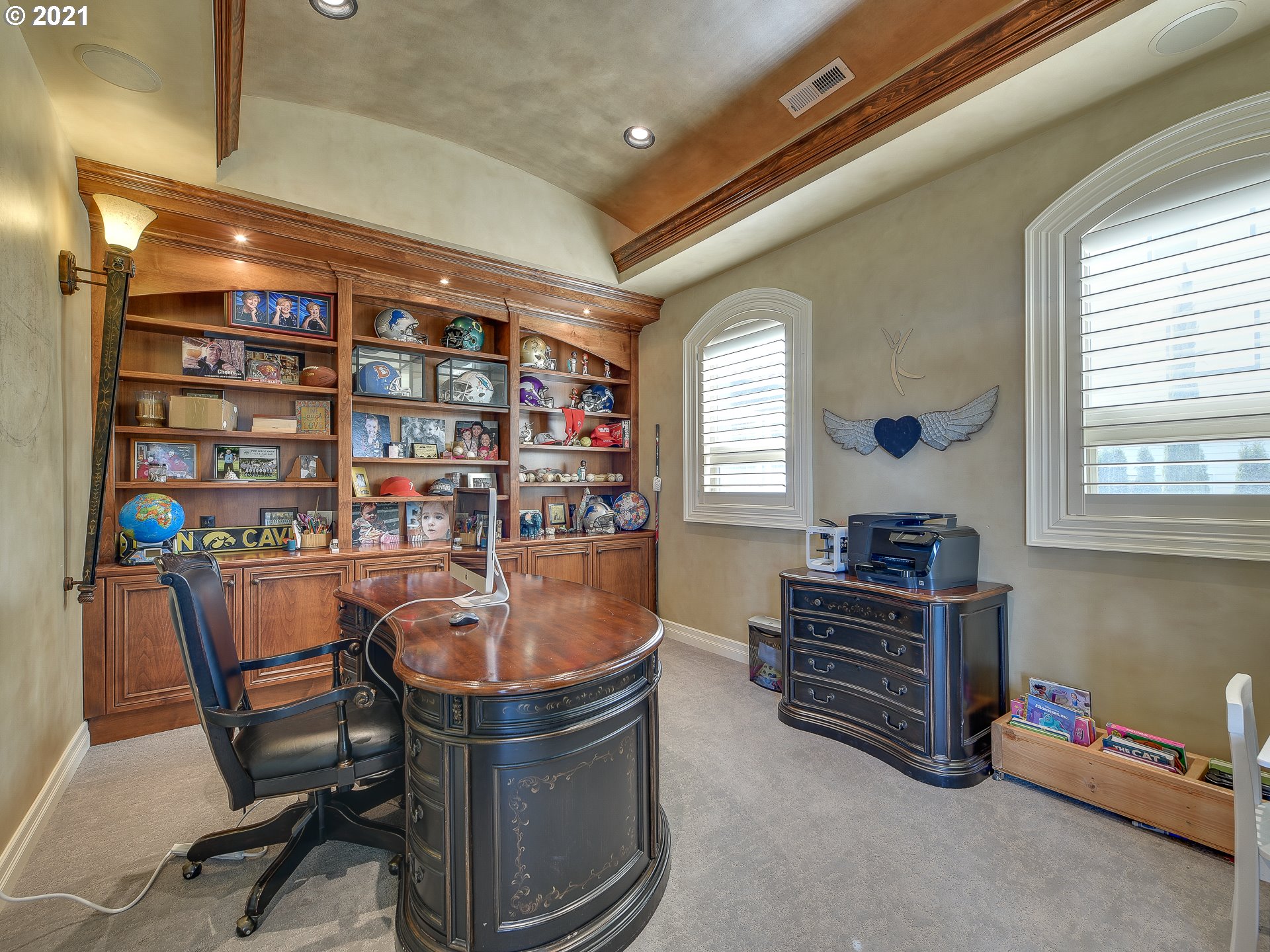 1711 South 8th Way Ridgefield, WA 98642 - Photo 13 of 28 a workspace with furniture