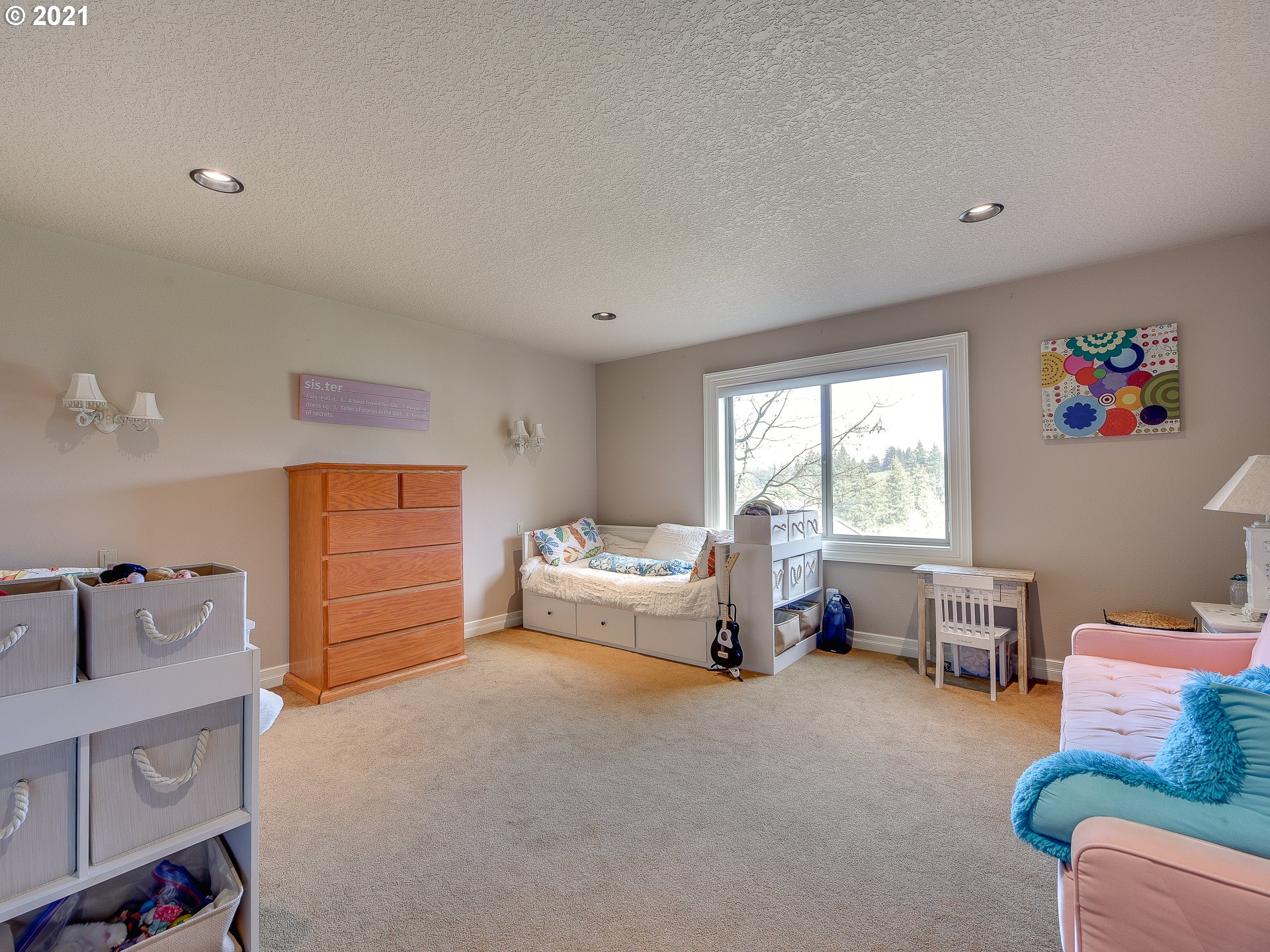 1711 South 8th Way Ridgefield, WA 98642 - Photo 22 of 28 a living room with furniture and a window