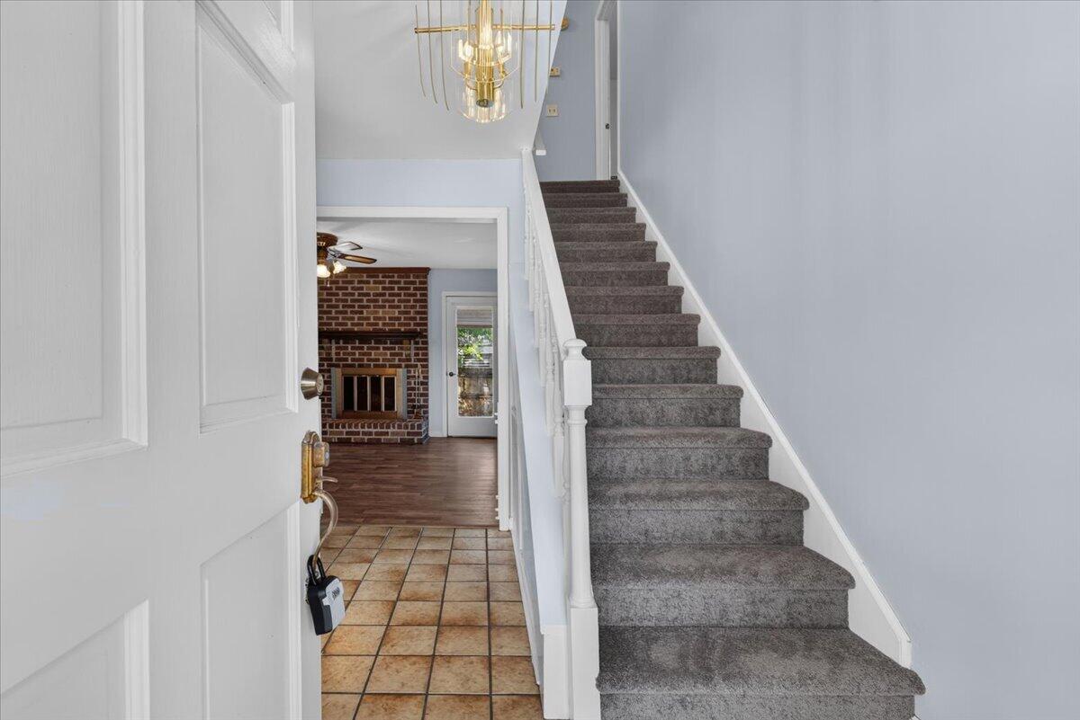 947 Foxcroft Road Charleston, SC 29412 - Photo 5 of 45 05-Brandi Sanicharr - DSC09381_2