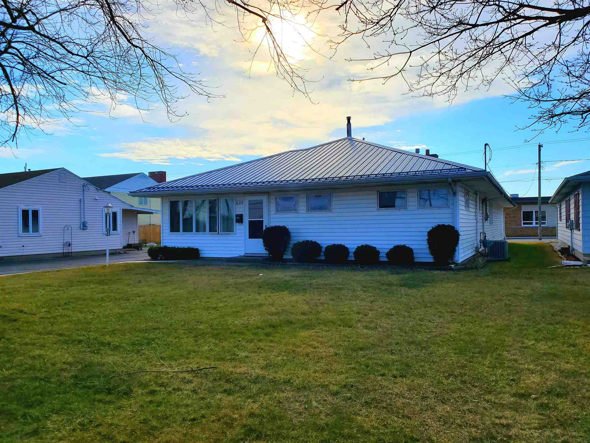 633 North 10th Street Decatur, IN 46733 - Photo 1 of 25