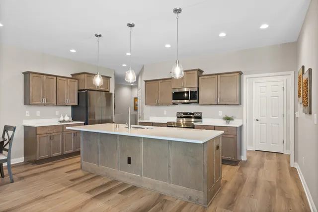 $689,999 | 424 Standing Stone Drive, Unit 917, Waukesha, WI 53189