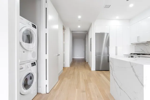 $995,000 | 75 Wall Street, Unit 32R | Financial District