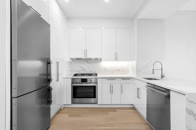 $995,000 | 75 Wall Street, Unit 32R | Financial District