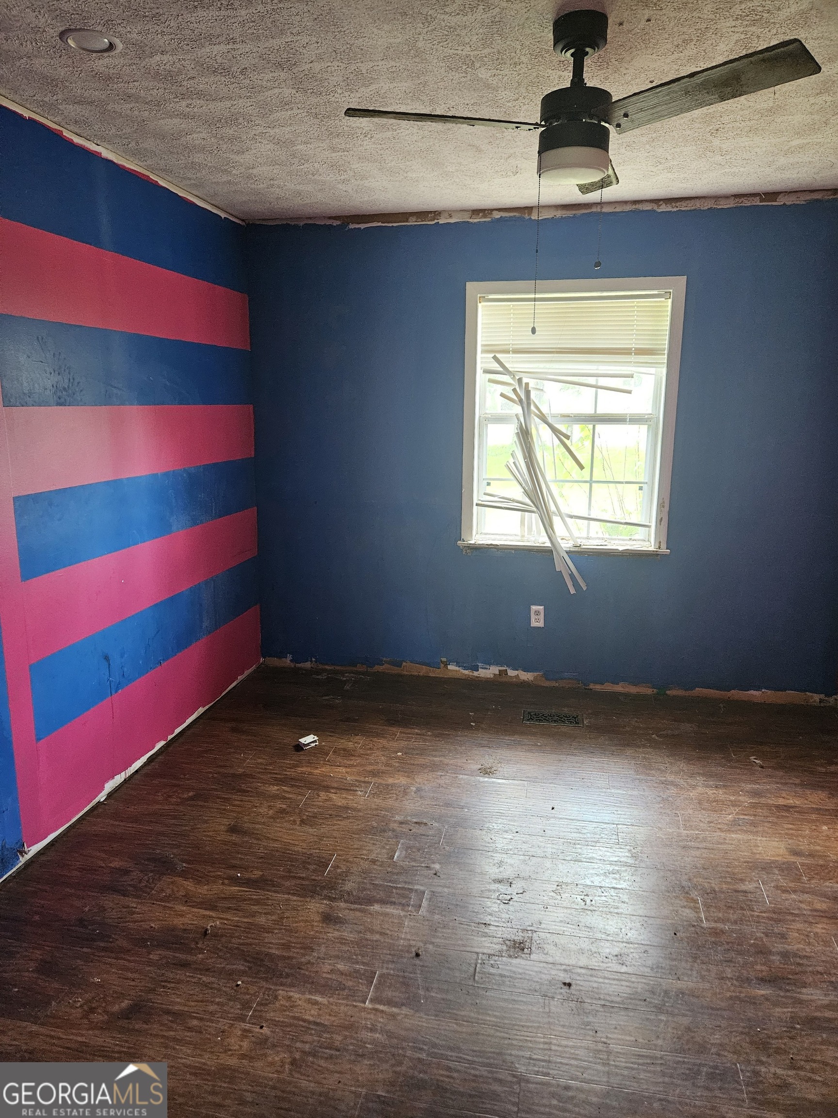 57 Pine Street Hazlehurst, GA 31539 - Photo 2 of 18 1ST BEDROOM