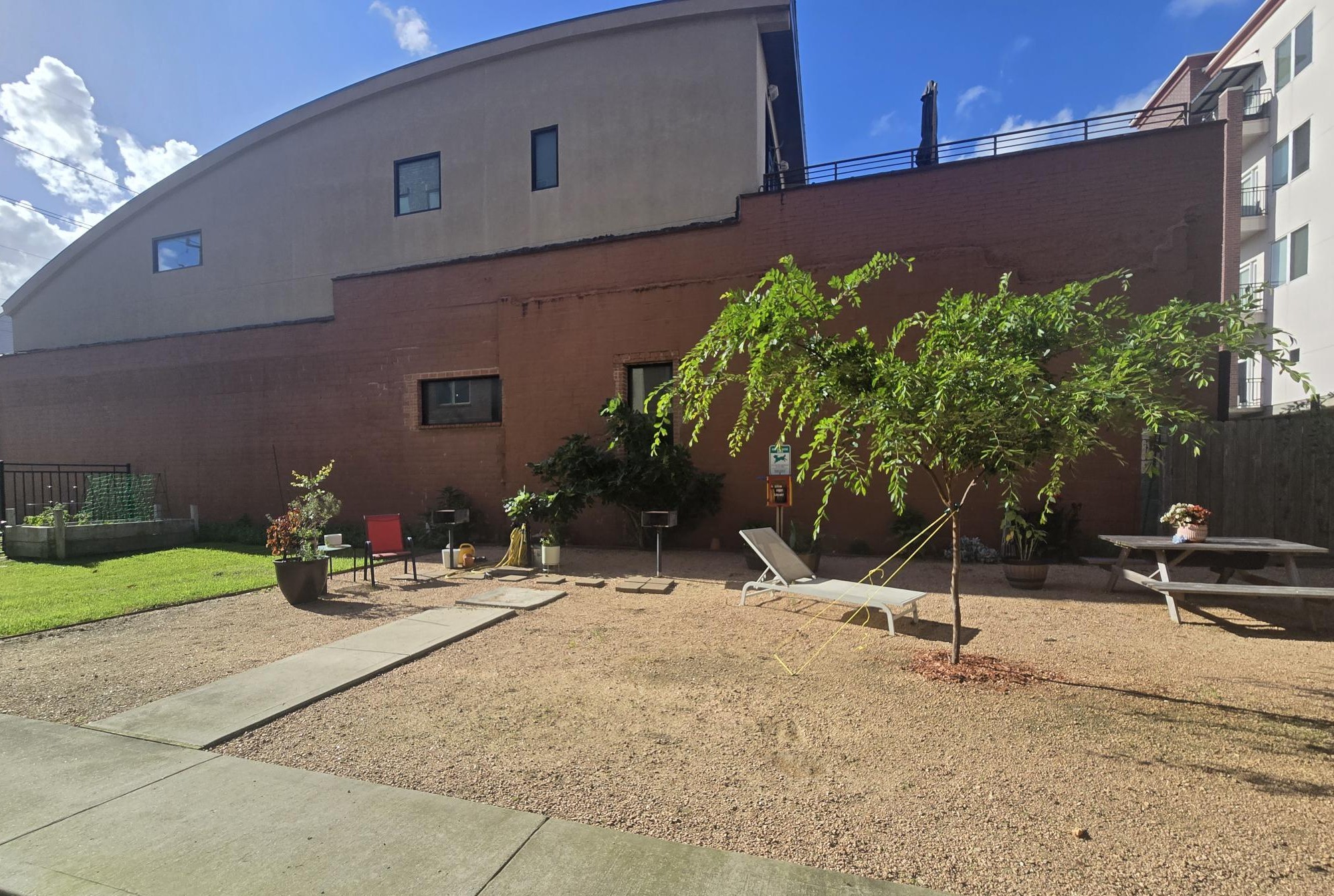 1900 Genesee Street, Unit 207 Houston, TX 77006 - Photo 46 of 50 Urban oasis! Picnic area with two grills and an herb garden.