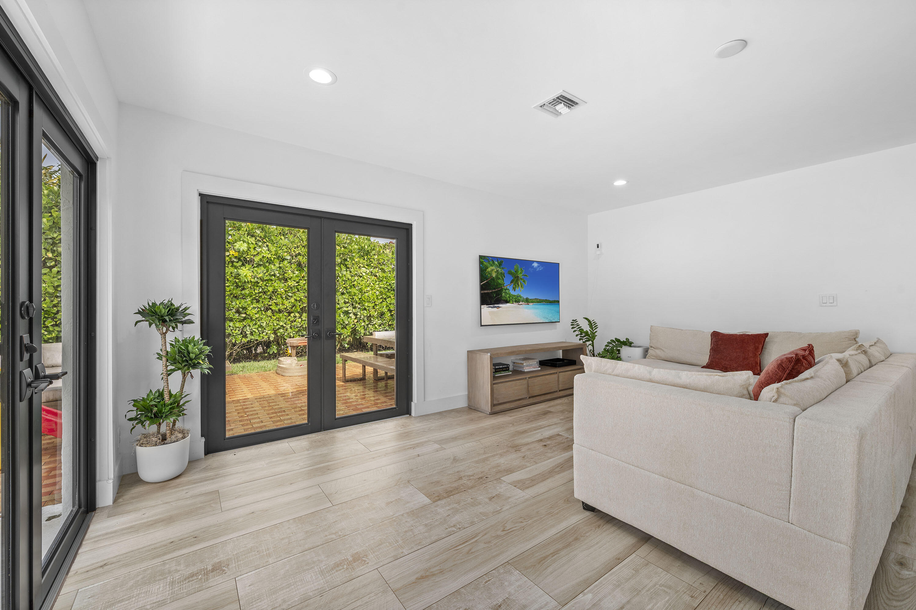 739 Northwest 6th Street Boca Raton, FL 33486 - Photo 19 of 40 Family room