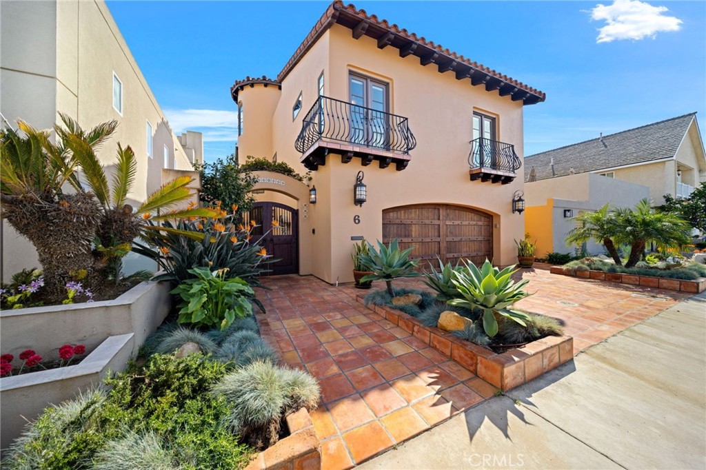 6 Green Turtle Road Coronado, CA 92118 - Photo 3 of 56 Entrance, 2 car garage, driveway.