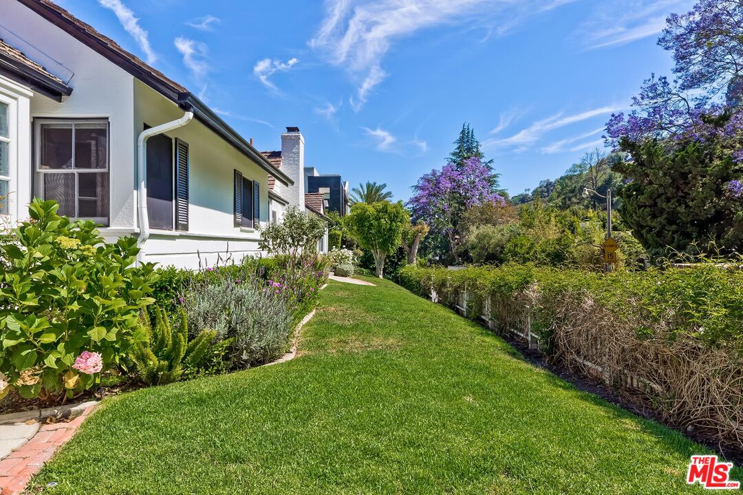 1048 Roscomare Road Los Angeles, CA 90077 - Photo 12 of 41 Gallery Image 12