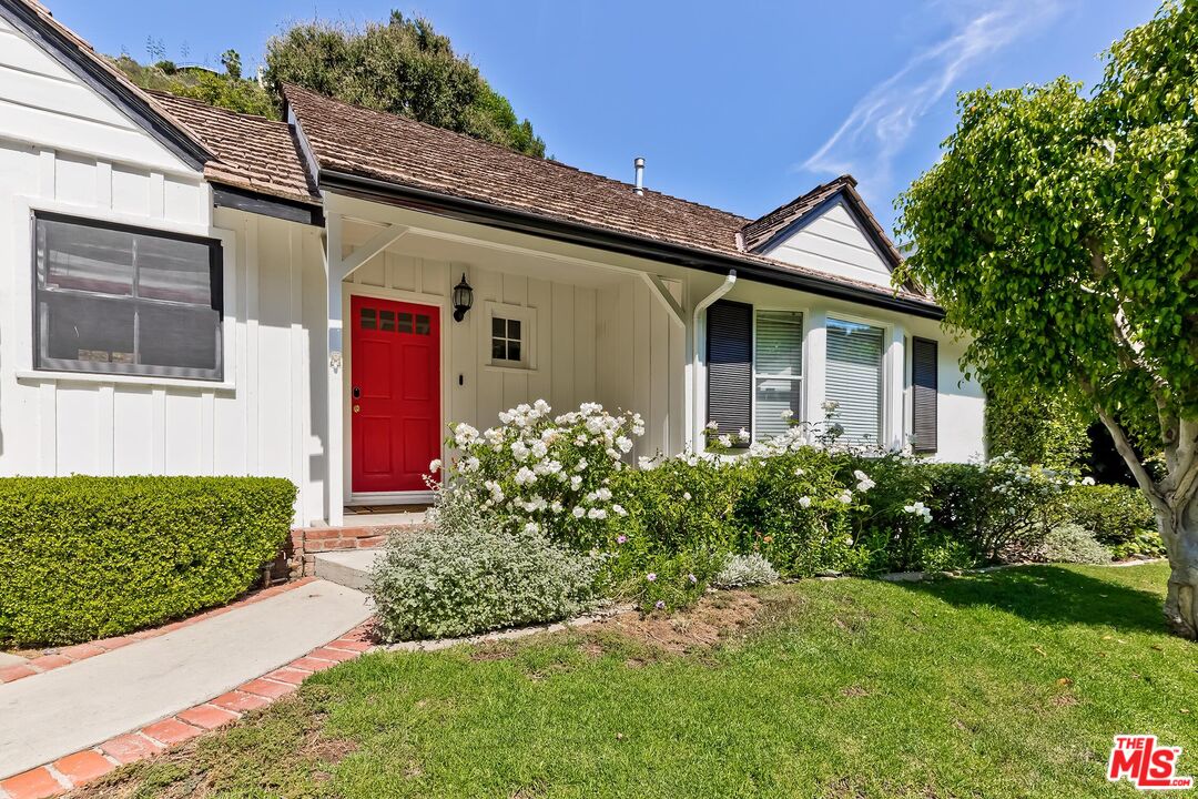 1048 Roscomare Road Los Angeles, CA 90077 - Photo 13 of 41 Gallery Image 13