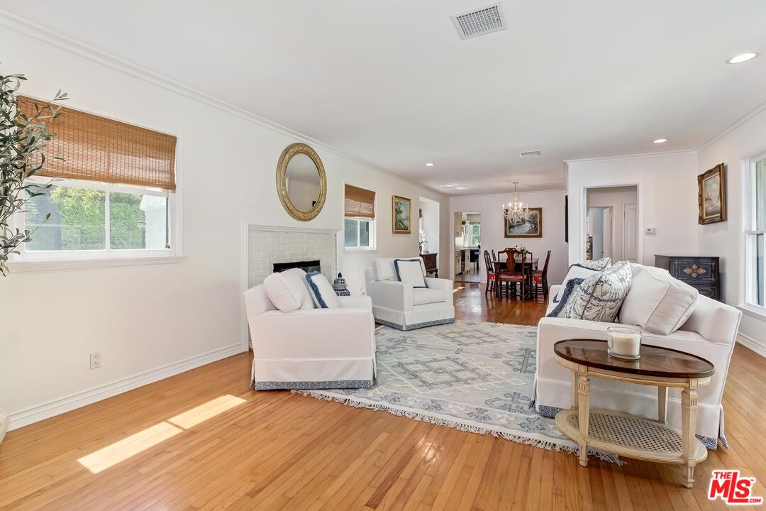 1048 Roscomare Road Los Angeles, CA 90077 - Photo 14 of 41 Gallery Image 14
