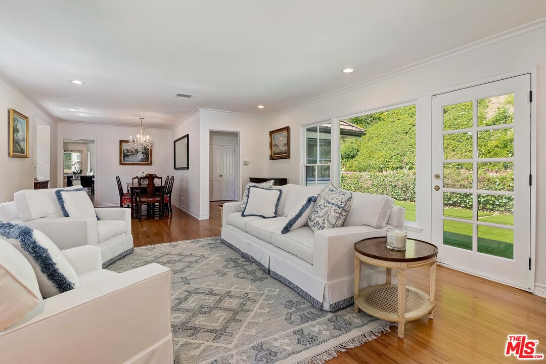 1048 Roscomare Road Los Angeles, CA 90077 - Photo 15 of 41 Gallery Image 15