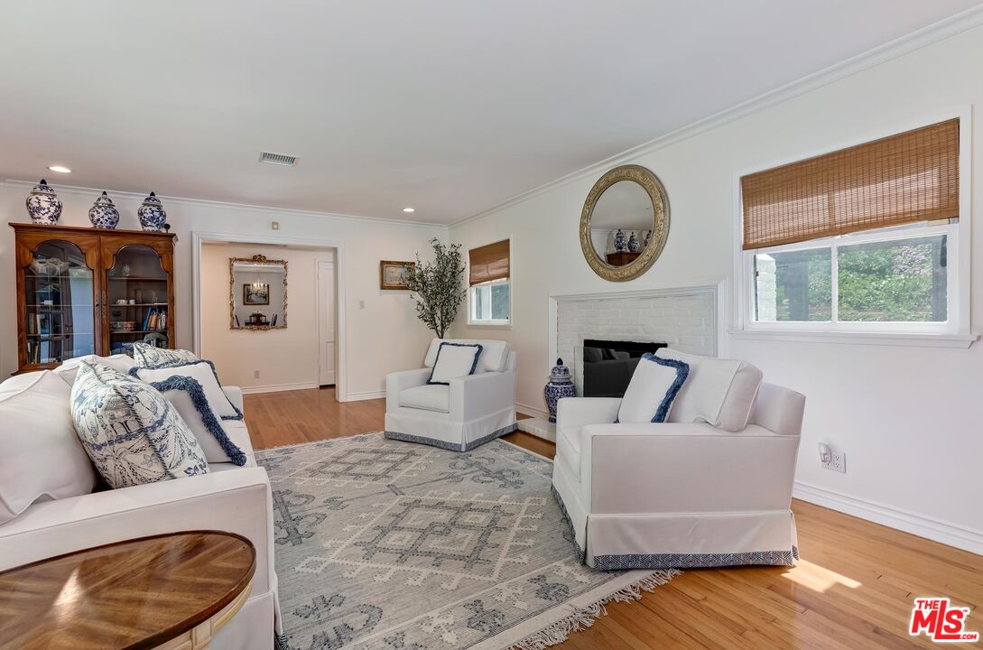1048 Roscomare Road Los Angeles, CA 90077 - Photo 16 of 41 Gallery Image 16