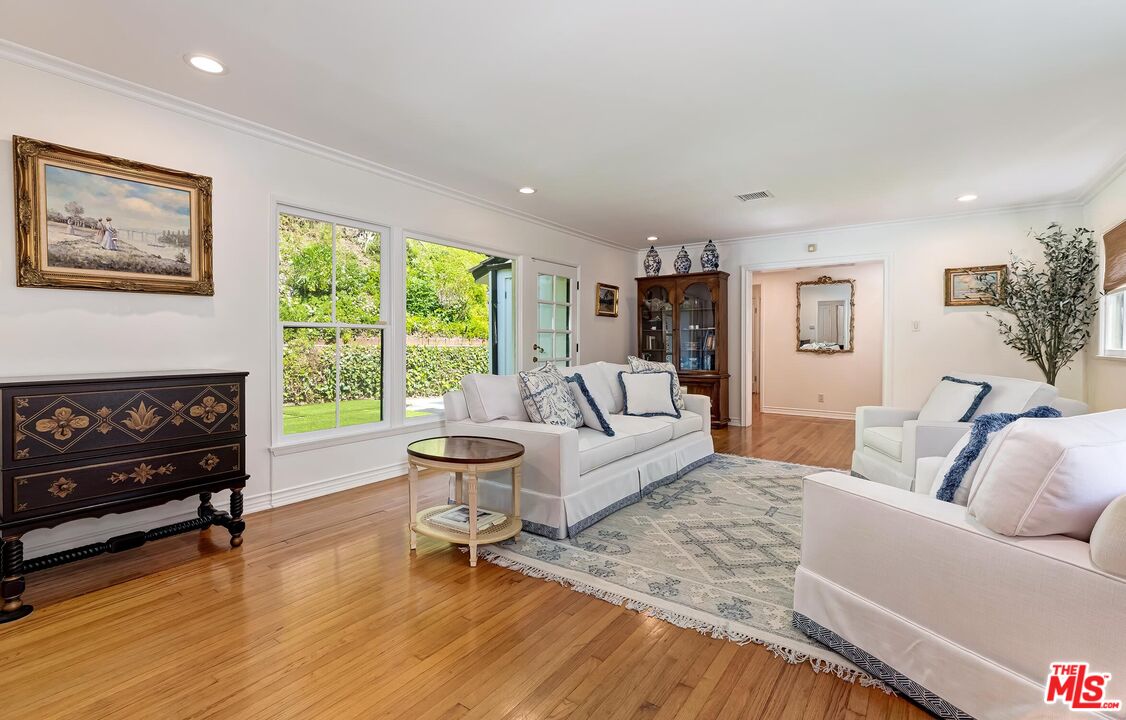 1048 Roscomare Road Los Angeles, CA 90077 - Photo 17 of 41 Gallery Image 17