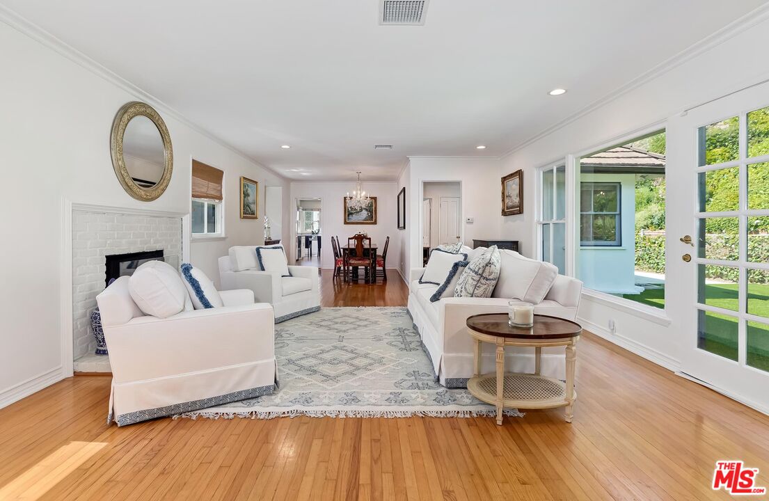 1048 Roscomare Road Los Angeles, CA 90077 - Photo 2 of 41 Gallery Image 2