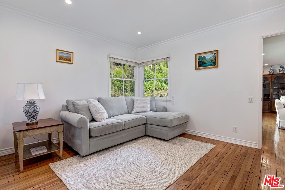 1048 Roscomare Road Los Angeles, CA 90077 - Photo 21 of 41 Gallery Image 21